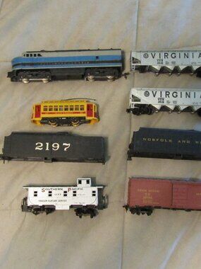 Lot 9 vintage HO Train Cars 2 Engines/ Trolly Car/Coal Cars/ Virginian Cars++